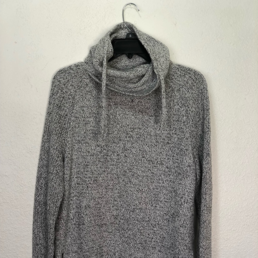 Men’s pull over sweater express men’s medium